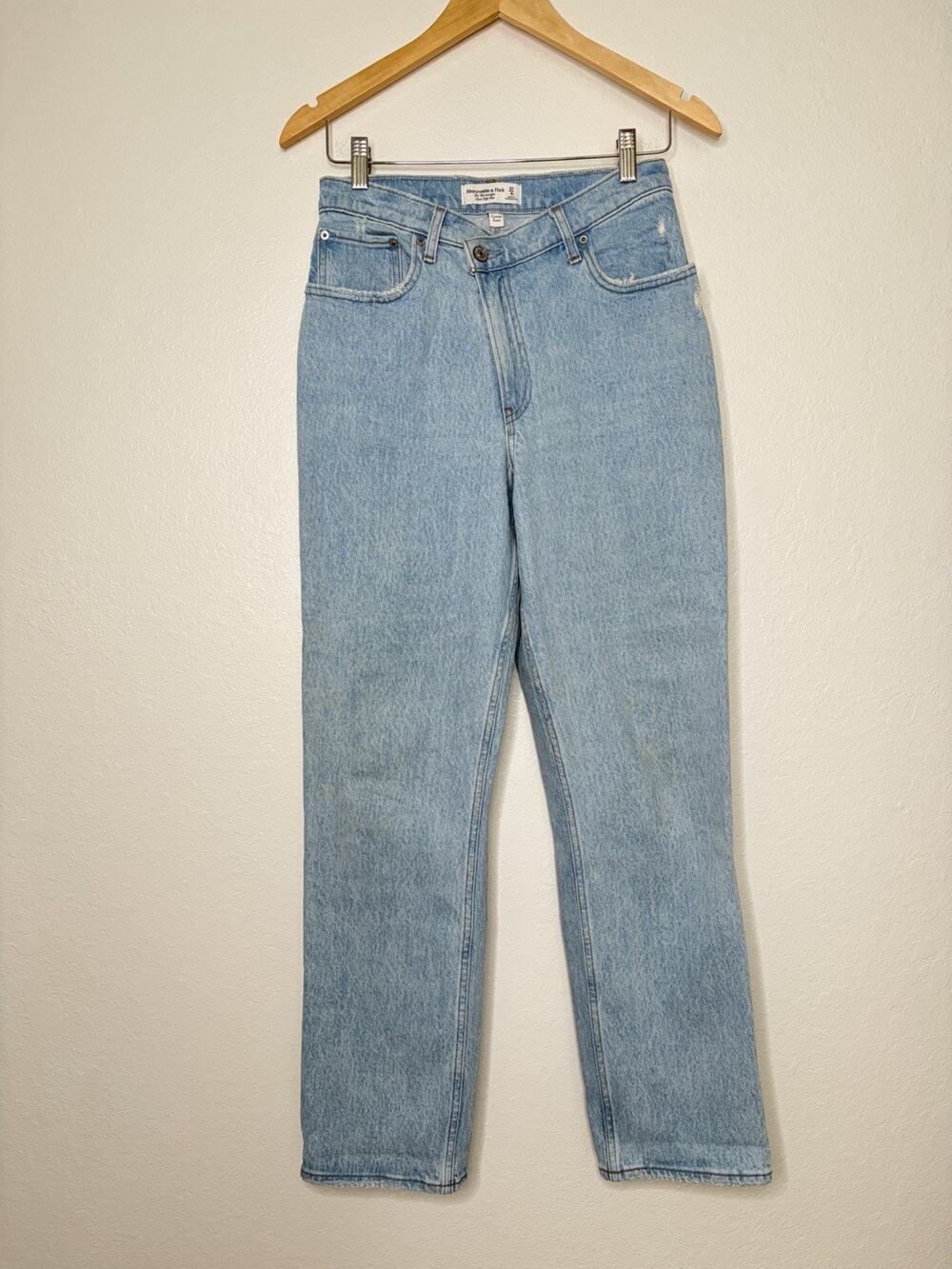 Abercrombie & Fitch Ultra High Rise 90s Straight Jeans Size 4 Minimalist